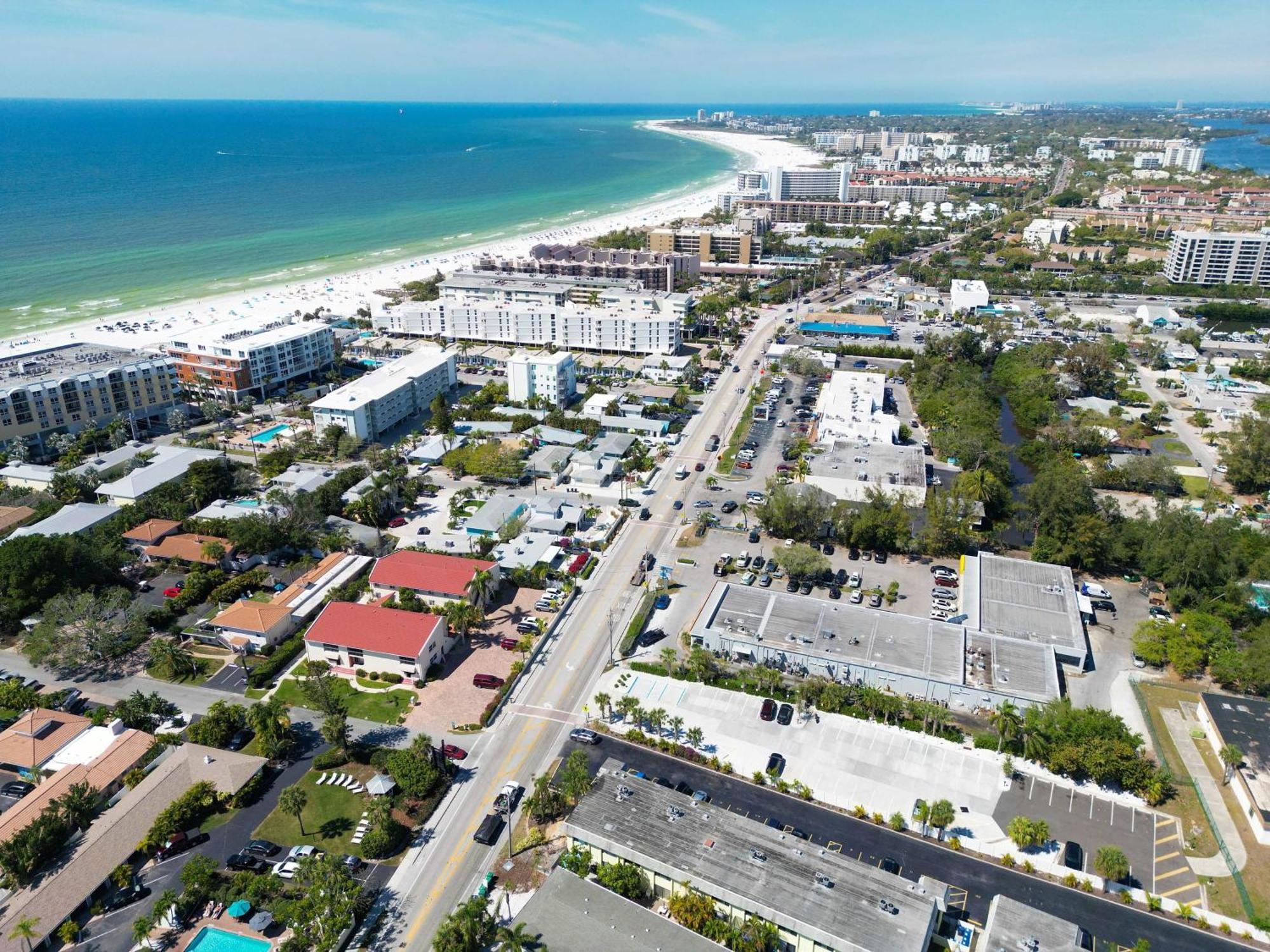 Updated Condo With Pool, Walk To Crescent Beach & Restaurants! Σεϊρασότα Εξωτερικό φωτογραφία
