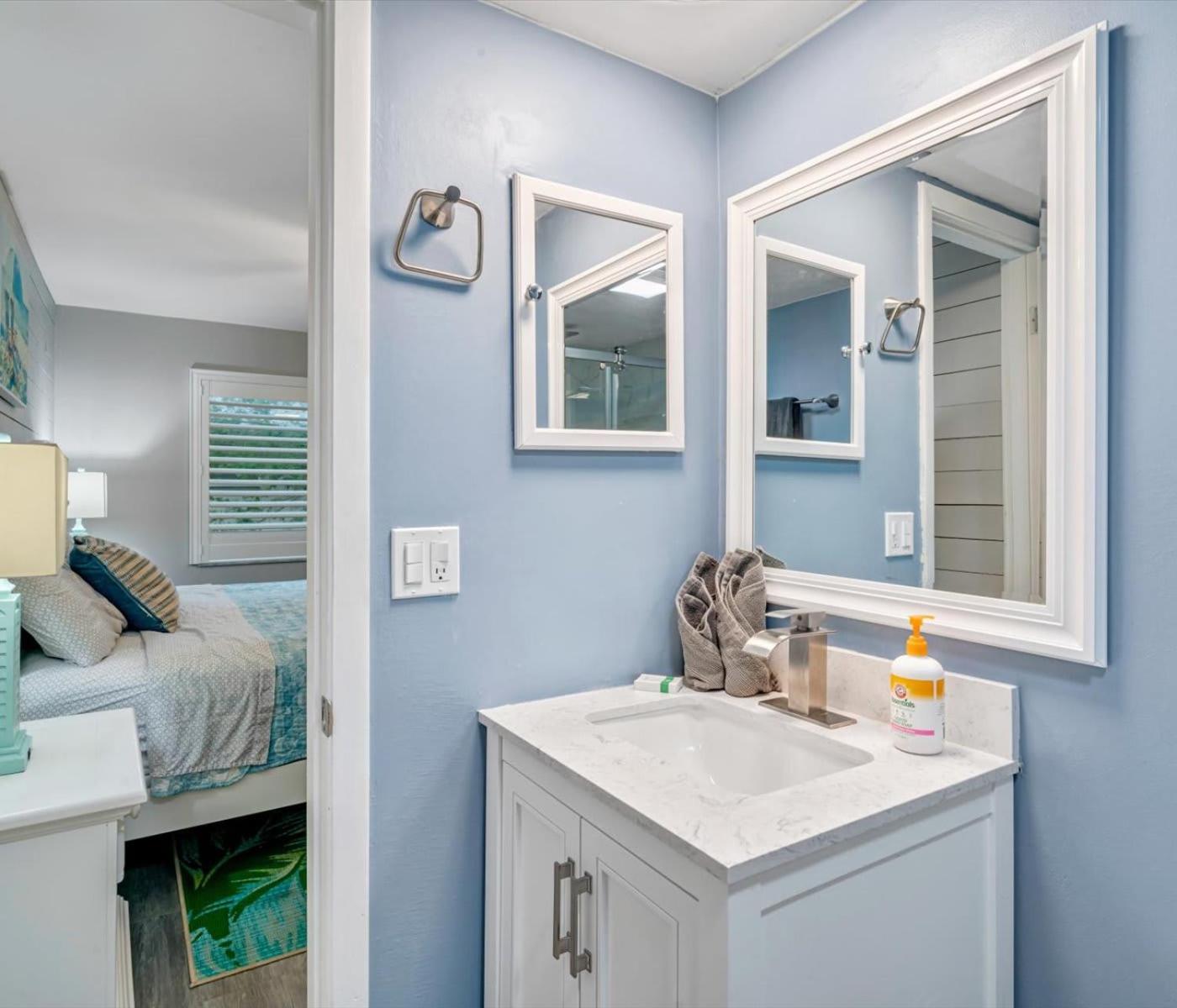 Updated Condo With Pool, Walk To Crescent Beach & Restaurants! Σεϊρασότα Εξωτερικό φωτογραφία