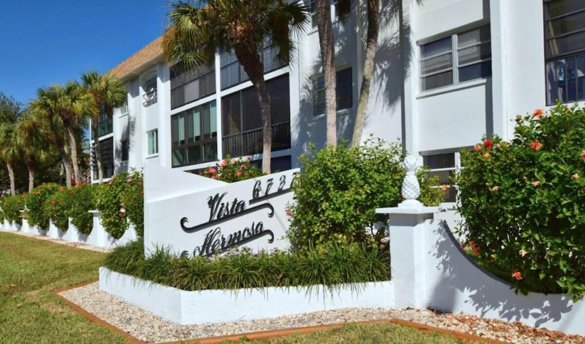 Updated Condo With Pool, Walk To Crescent Beach & Restaurants! Σεϊρασότα Εξωτερικό φωτογραφία