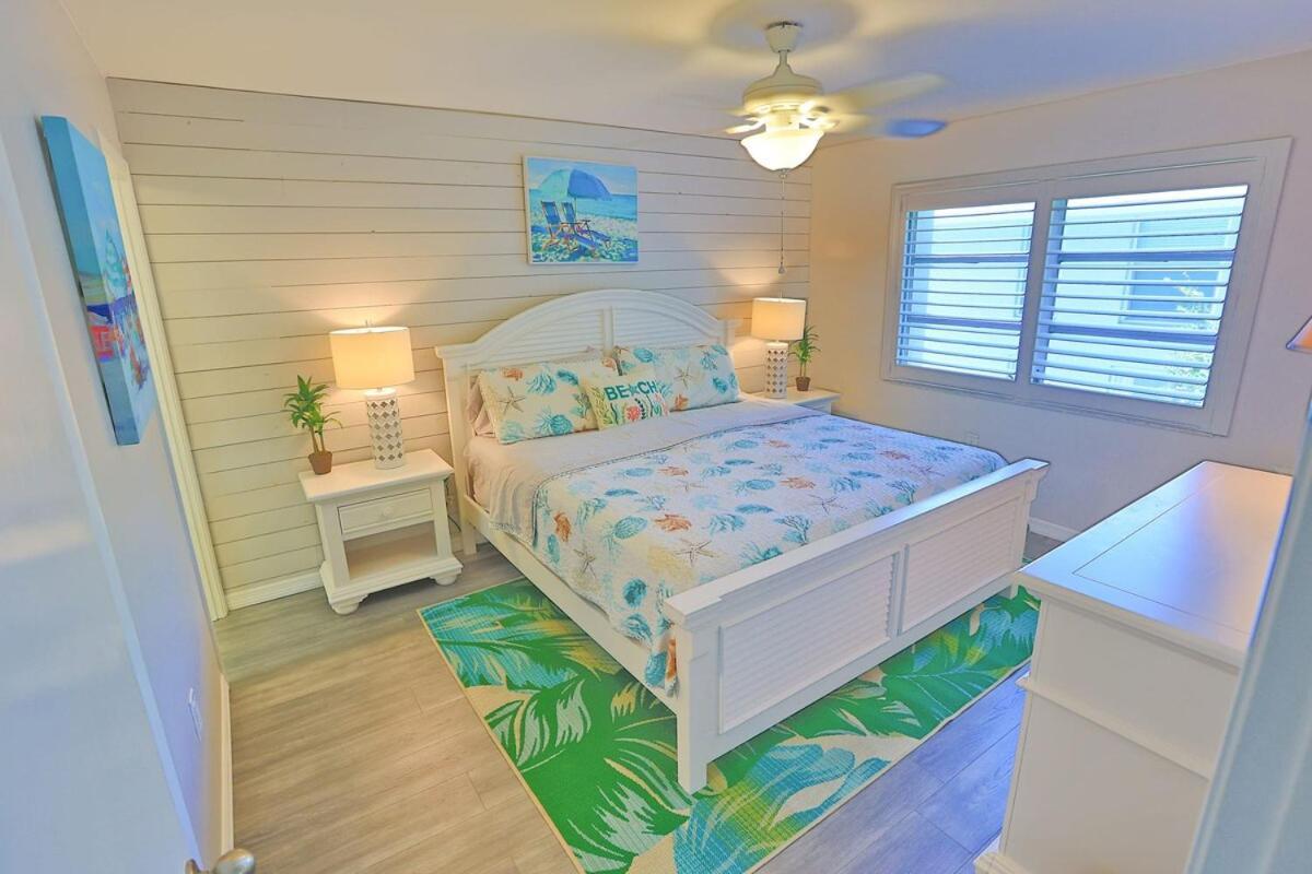 Updated Condo With Pool, Walk To Crescent Beach & Restaurants! Σεϊρασότα Εξωτερικό φωτογραφία