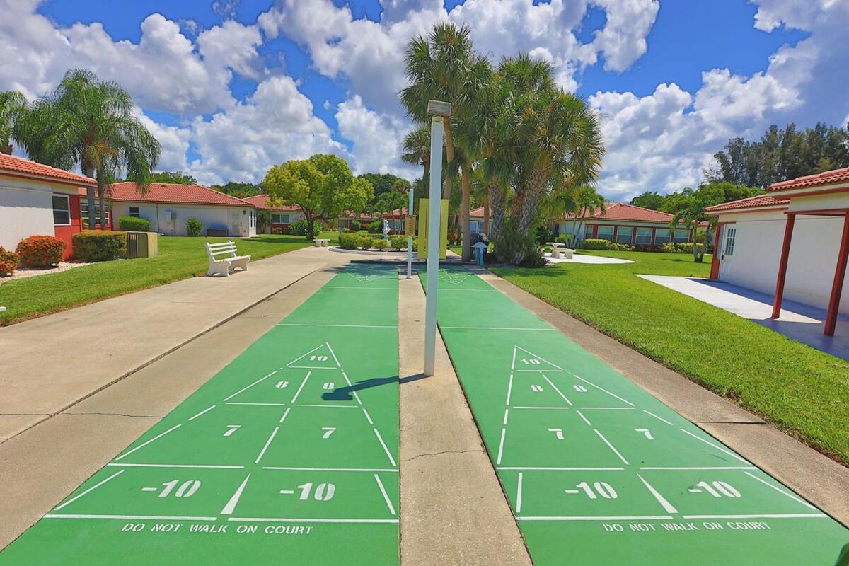 Updated Condo With Pool, Walk To Crescent Beach & Restaurants! Σεϊρασότα Εξωτερικό φωτογραφία