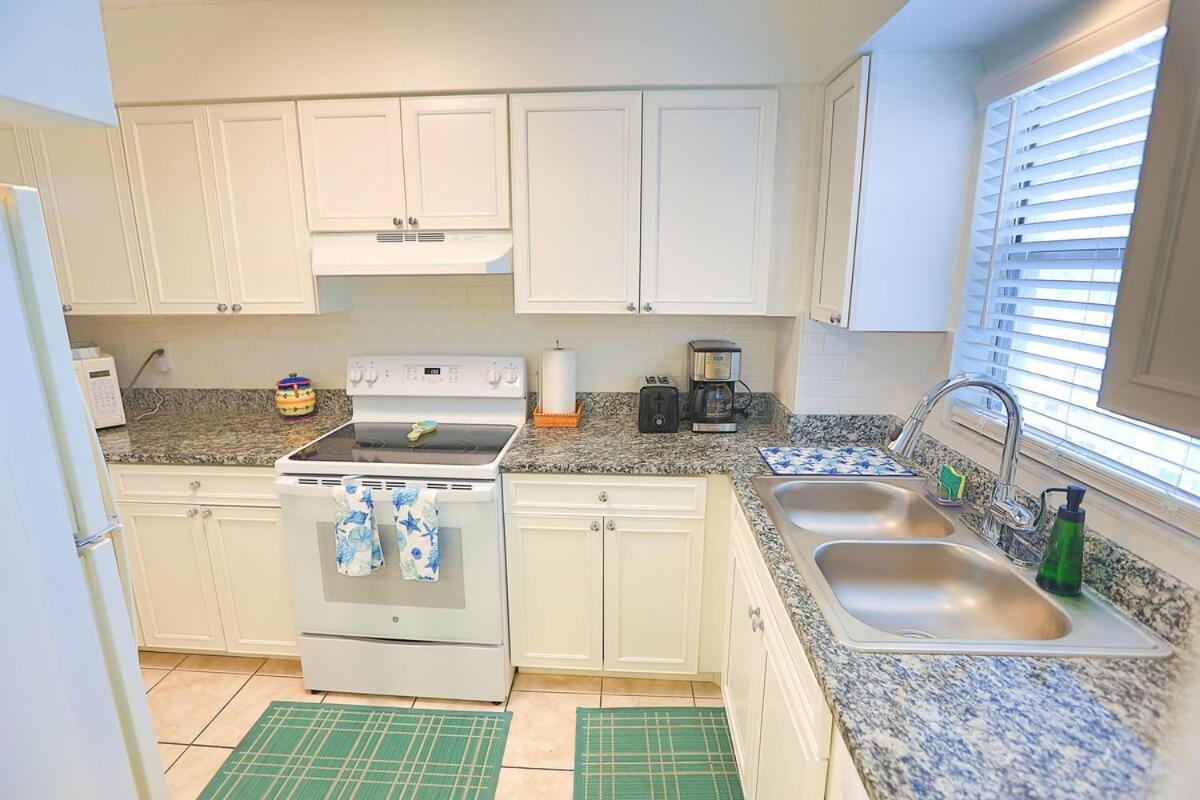 Updated Condo With Pool, Walk To Crescent Beach & Restaurants! Σεϊρασότα Εξωτερικό φωτογραφία